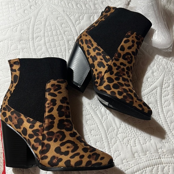 Shoes - Leopard Elastic Boot